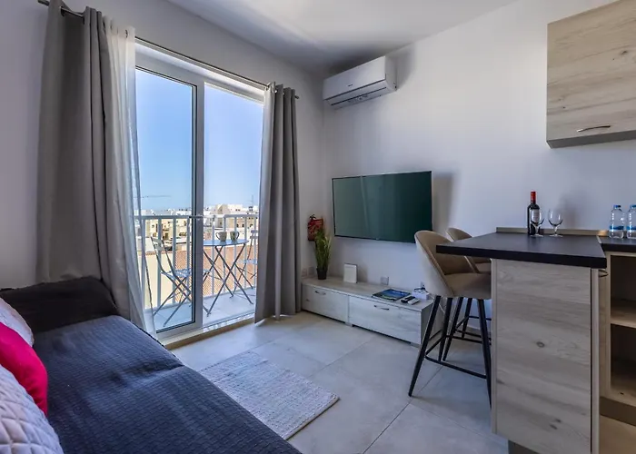 Apartment Very Stylish Family - By Solea San Gwann