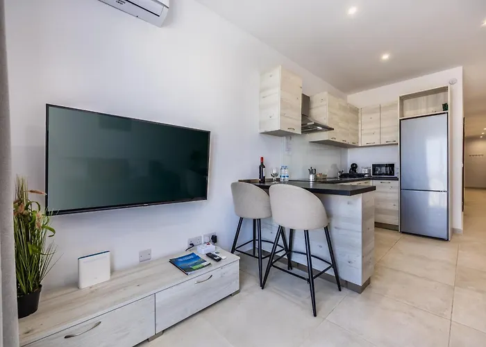 Very Stylish Family - By Solea * San Gwann